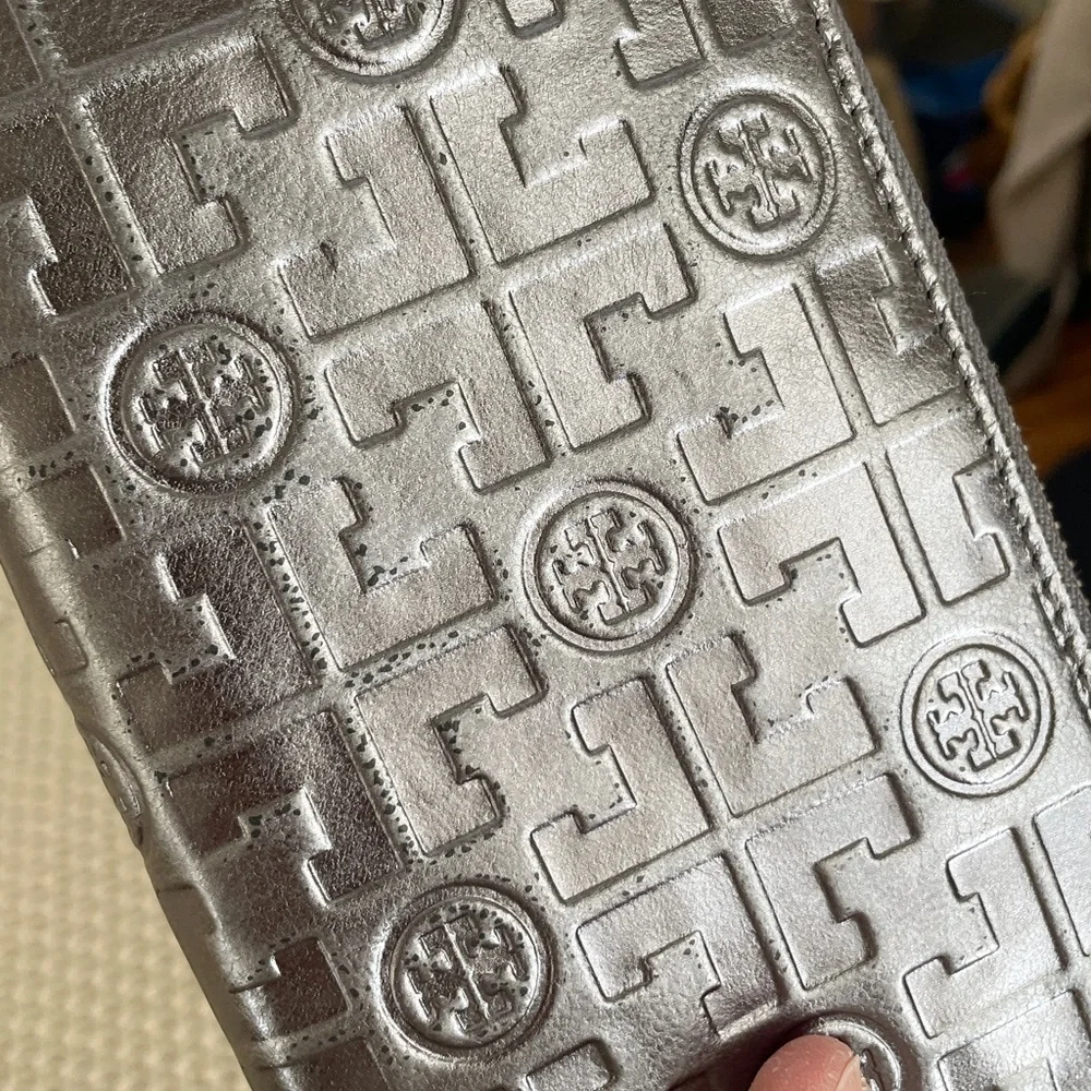Tory Burch gray metallic continental zip wallet retail $ 195 - Picture 10 of 11